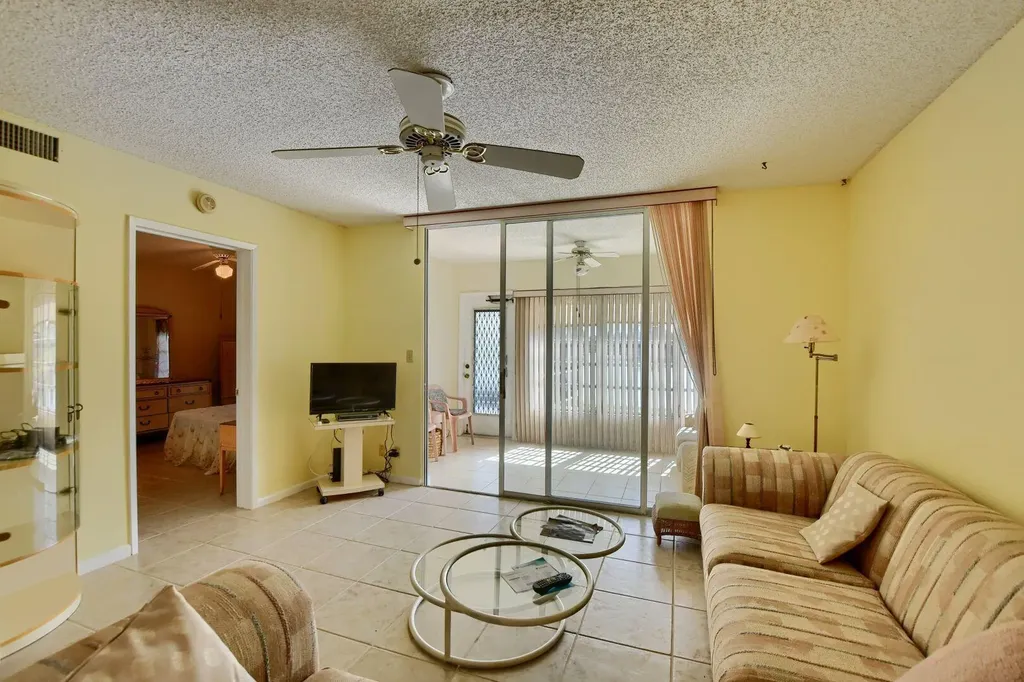 9244 Flynn Circle Boca Raton FL 33496