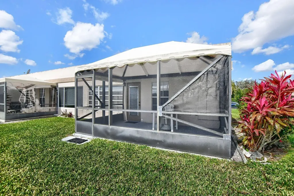 9244 Flynn Circle Boca Raton FL 33496