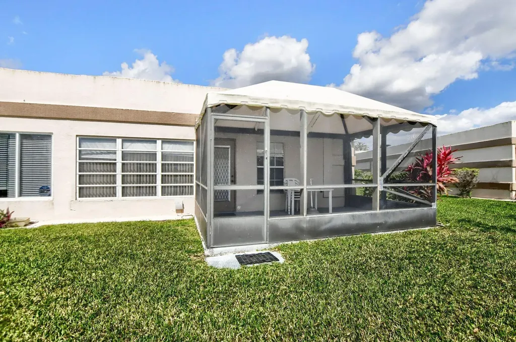 9244 Flynn Circle Boca Raton FL 33496