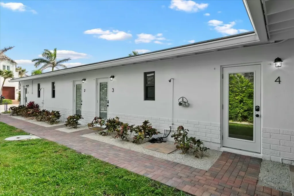 18 Adams Road Ocean Ridge FL 33435