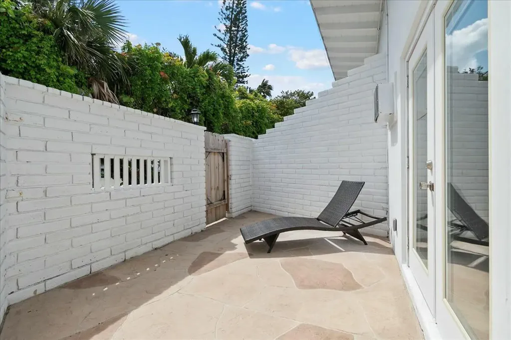 18 Adams Road Ocean Ridge FL 33435