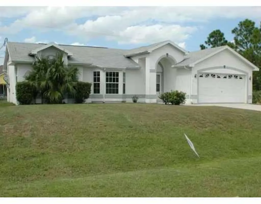 217 SW Starfish Avenue Port St Lucie FL 34984