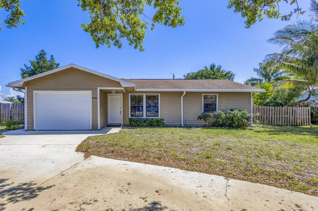 8566 SE Lyons Road Hobe Sound FL 33455