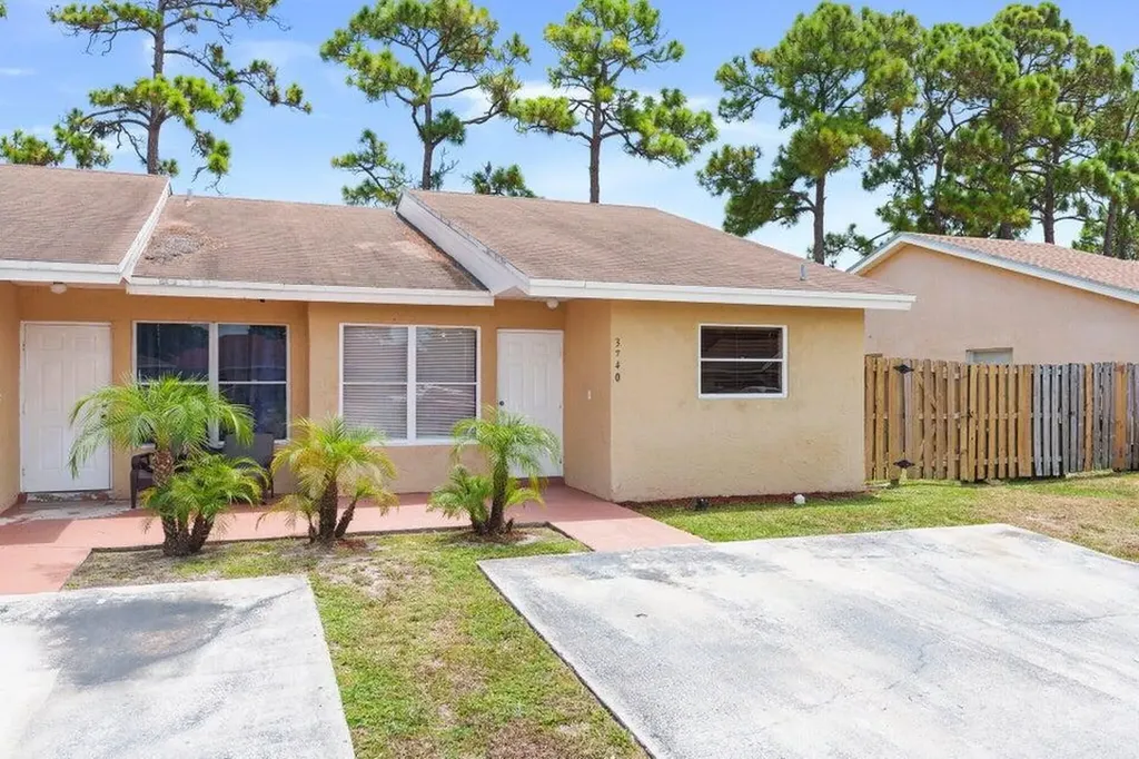 3740 Mil Lake Circle Greenacres FL 33463