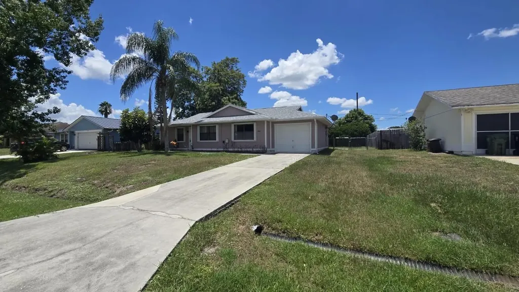 1862 SW Hampshire Lane Port St Lucie FL 34953