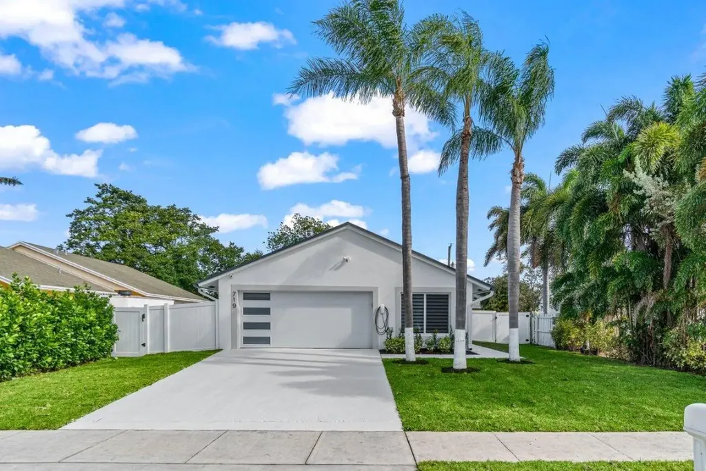 719 NE 9th Avenue Boynton Beach FL 33435