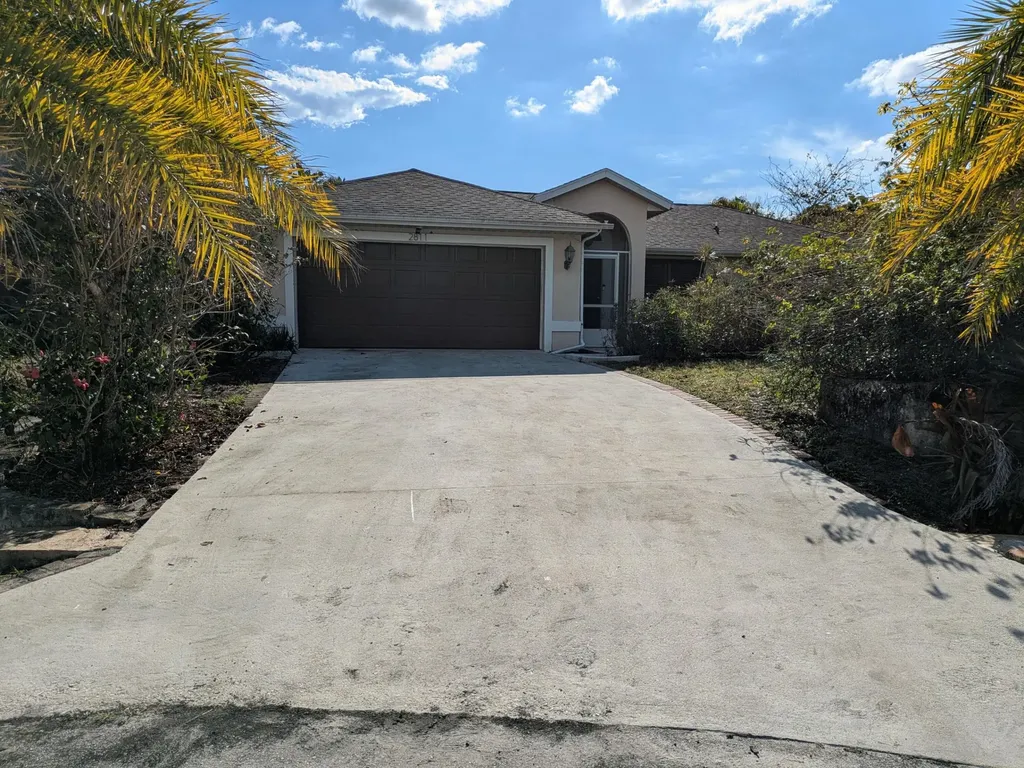 2811 SW Sun Court Port St Lucie FL 34953
