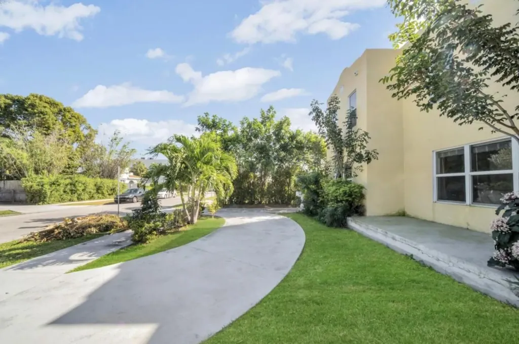 420 Avenida Alegre West Palm Beach FL 33405