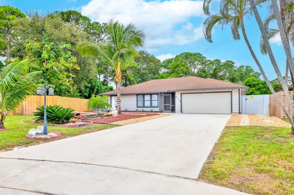 6719 Lawrence Woods Court Lake Worth FL 33462