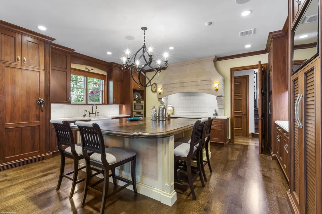 398 S Beach Road Jupiter Island FL 33455