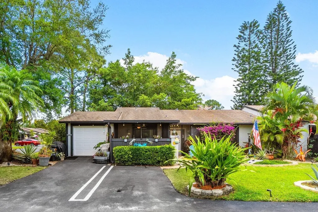 36 N Mahoris Drive Royal Palm Beach FL 33411