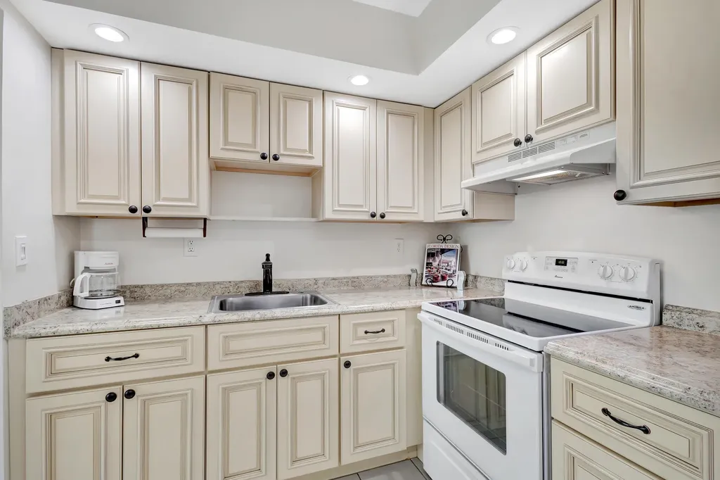 161 Normandy Delray Beach FL 33484