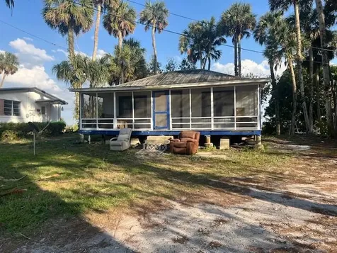 2046 E Main Street Pahokee FL 33476
