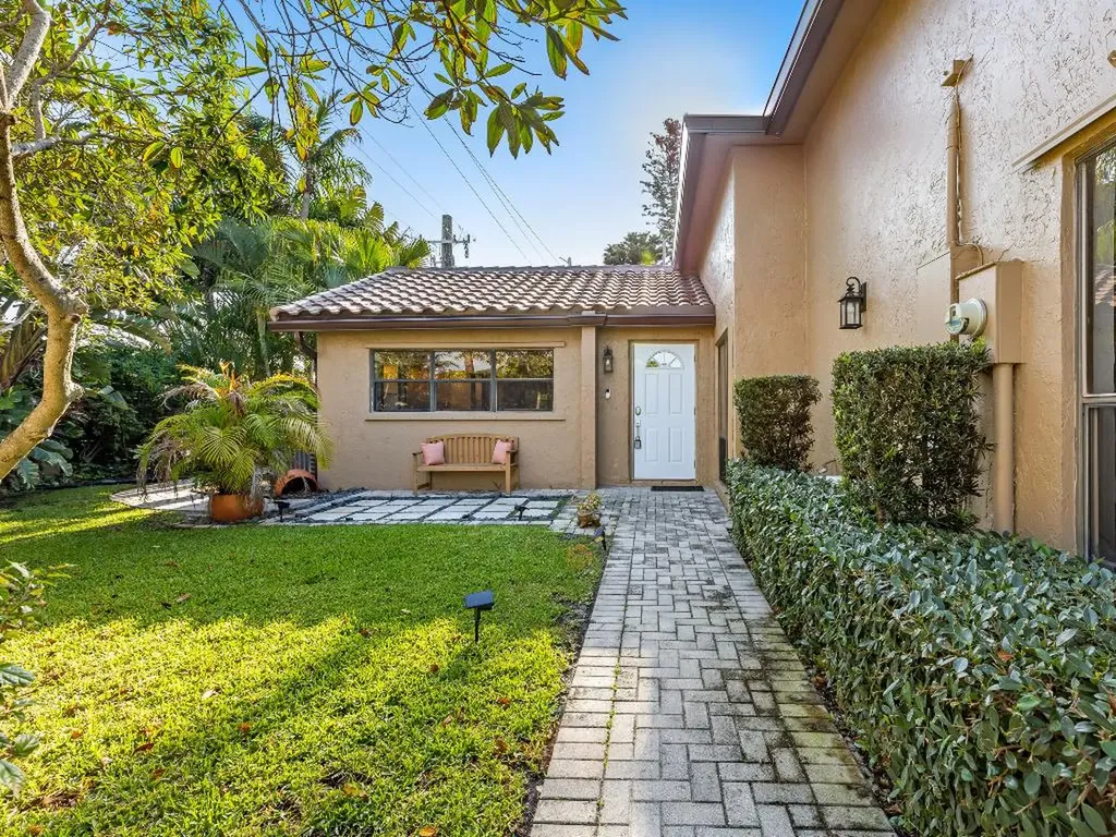 732 Camino Gardens Lane Boca Raton FL 33432