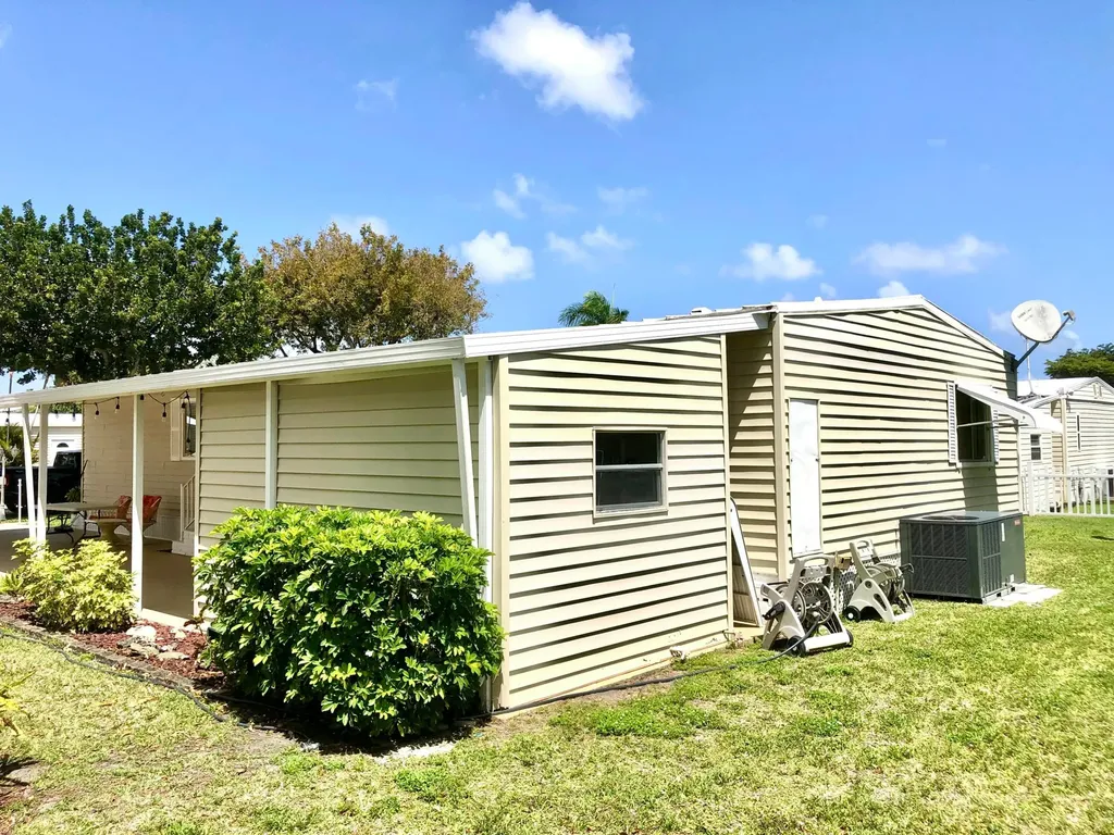 292 NW 53 Street Deerfield Beach FL 33064