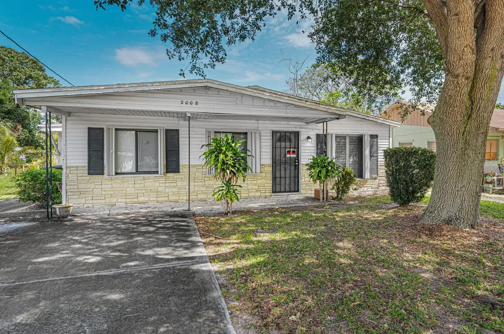 2008 Avenue N Fort Pierce FL 34950