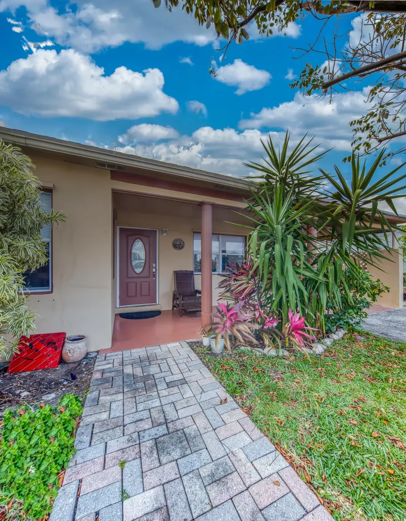 1425 N J Terrace Lake Worth Beach FL 33460