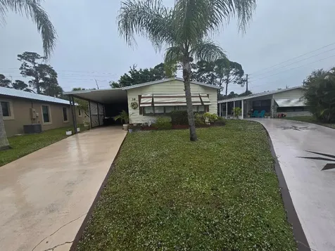 39 Flores Del Norte Fort Pierce FL 34951