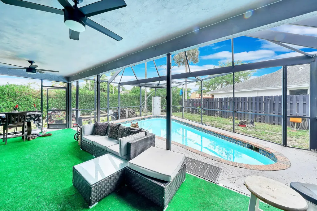 3750 NW 73rd Way Coral Springs FL 33065