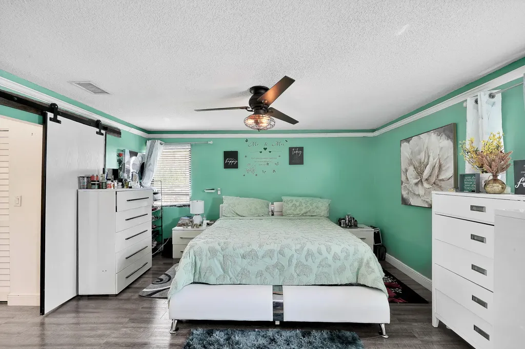 3750 NW 73rd Way Coral Springs FL 33065