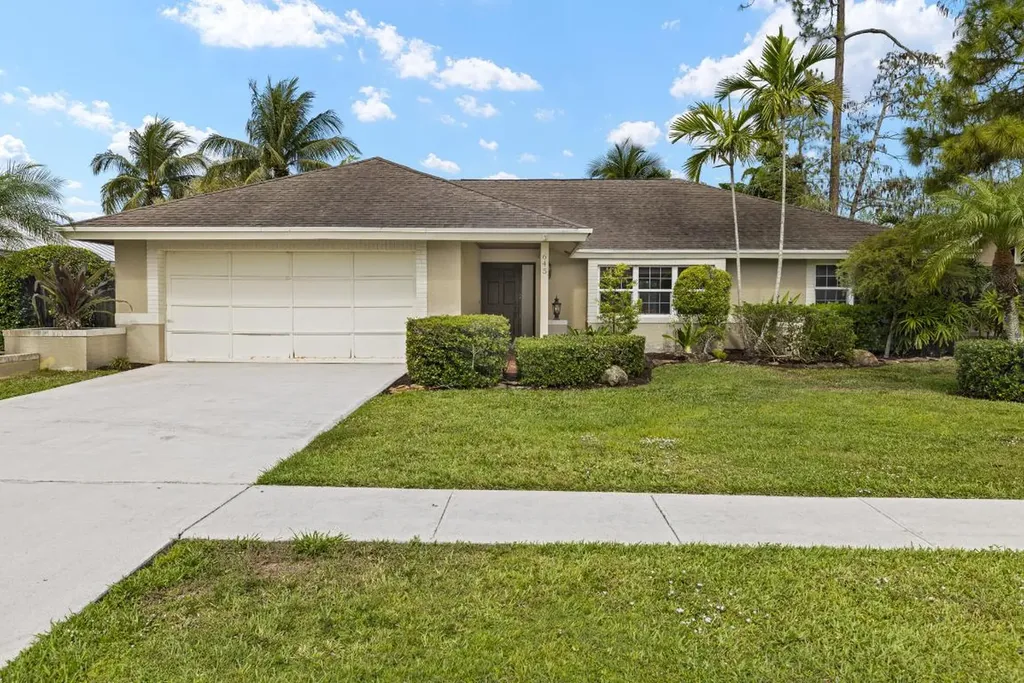 645 Carnation Court Wellington FL 33414
