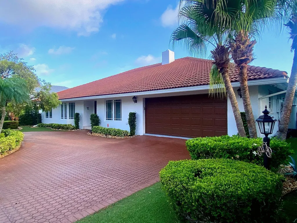 885 NE Mulberry Drive Boca Raton FL 33487