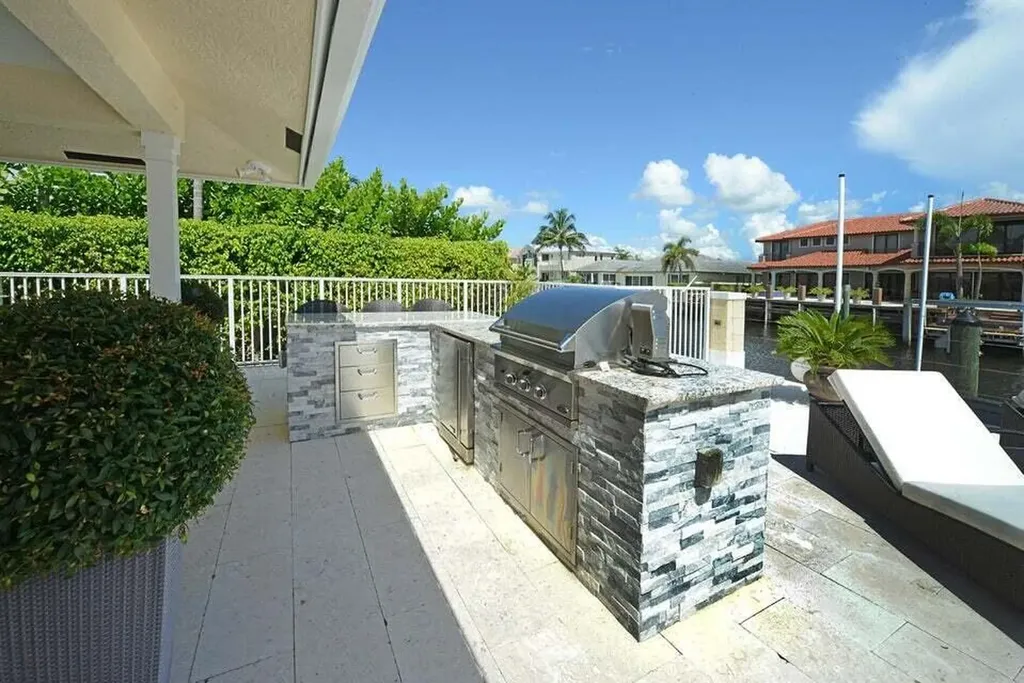 885 NE Mulberry Drive Boca Raton FL 33487