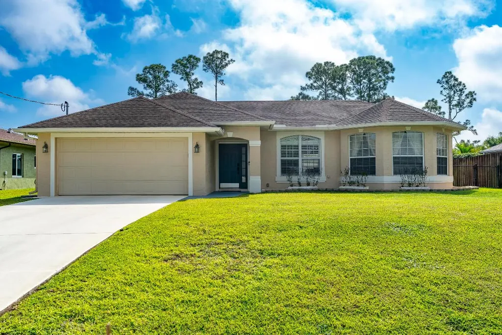 3541 SW Kromrey Street Port St Lucie FL 34953