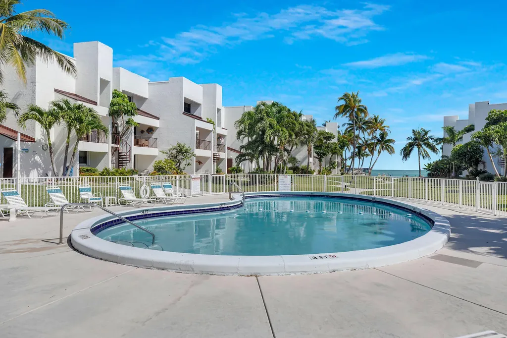 601 W Ocean Drive Key Colony Beach FL