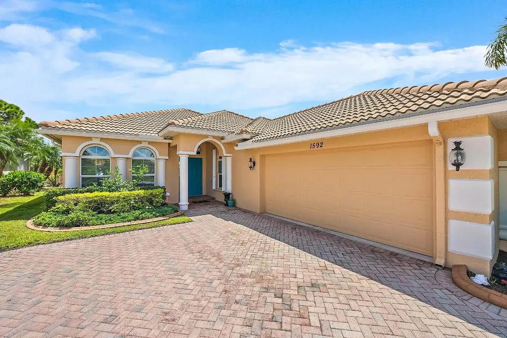 1592 NW Old Oak Terrace Jensen Beach FL 34957