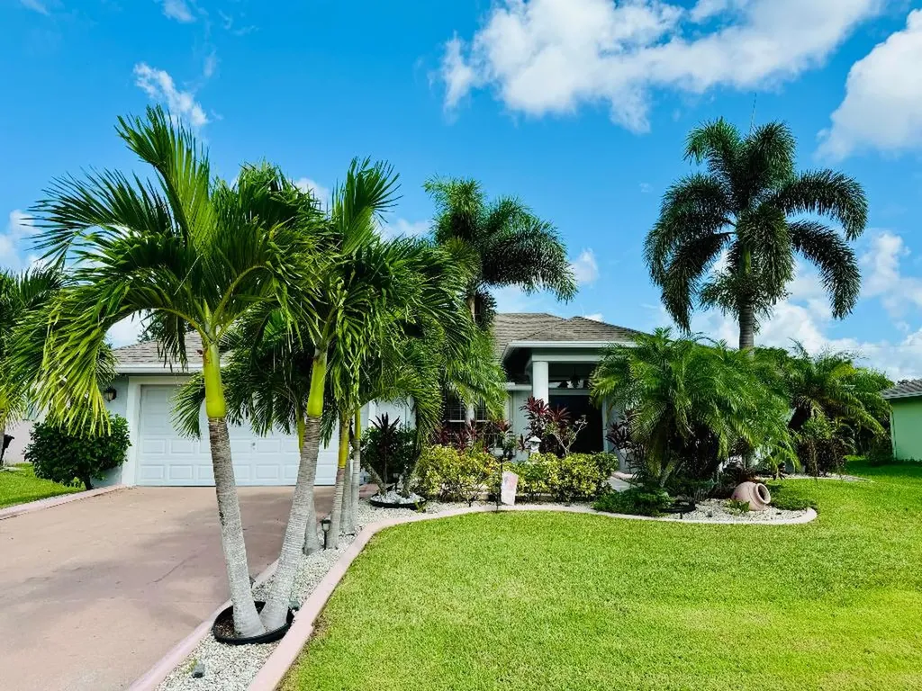 373 SW Donna Terrace Port St Lucie FL 34984
