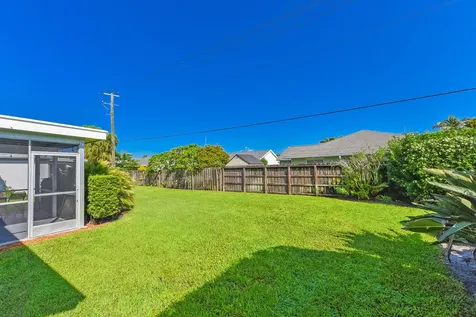 137 Arrowhead Circle Jupiter FL 33458