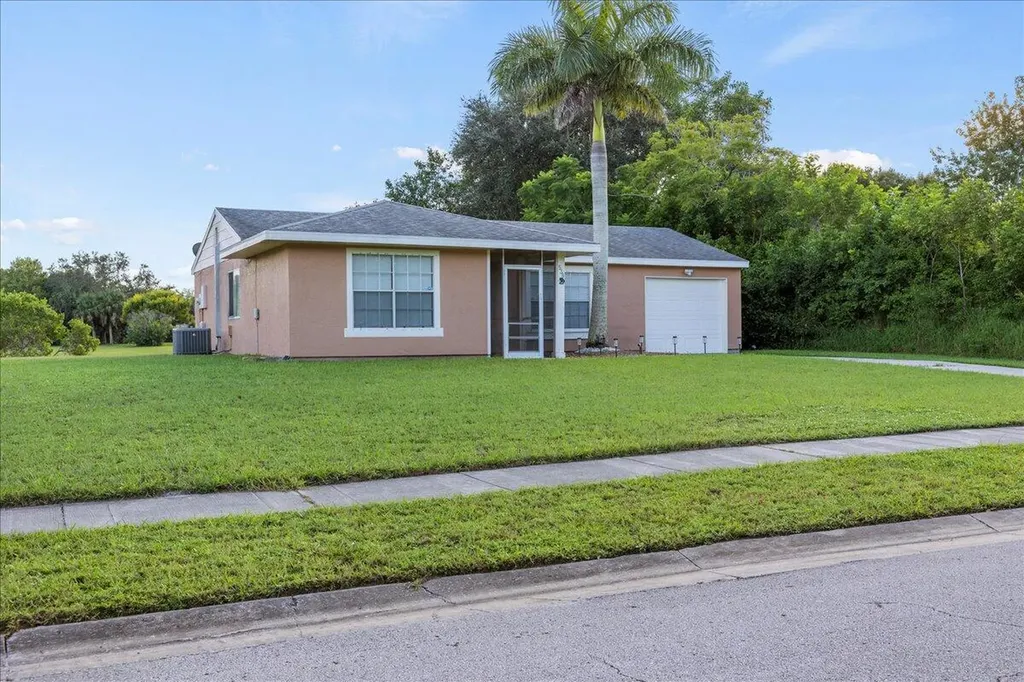 538 SW Belmont Circle Port St Lucie FL 34953