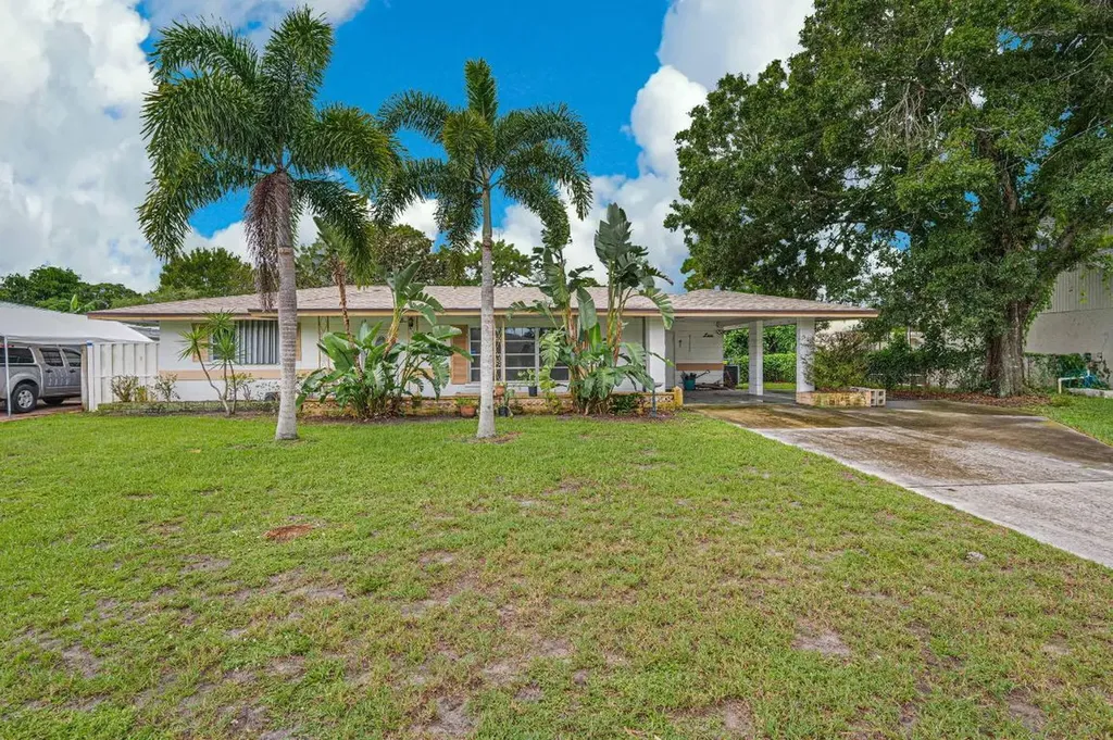 1925 Royal Palm Drive Fort Pierce FL 34982