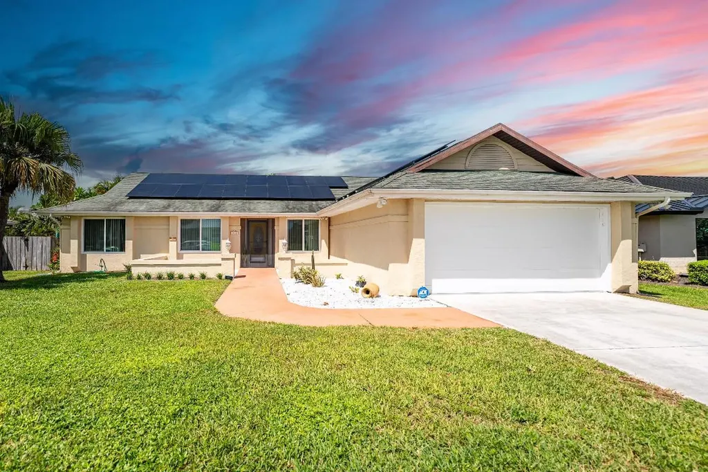 1938 SE Doverbrook Street Port St Lucie FL 34983