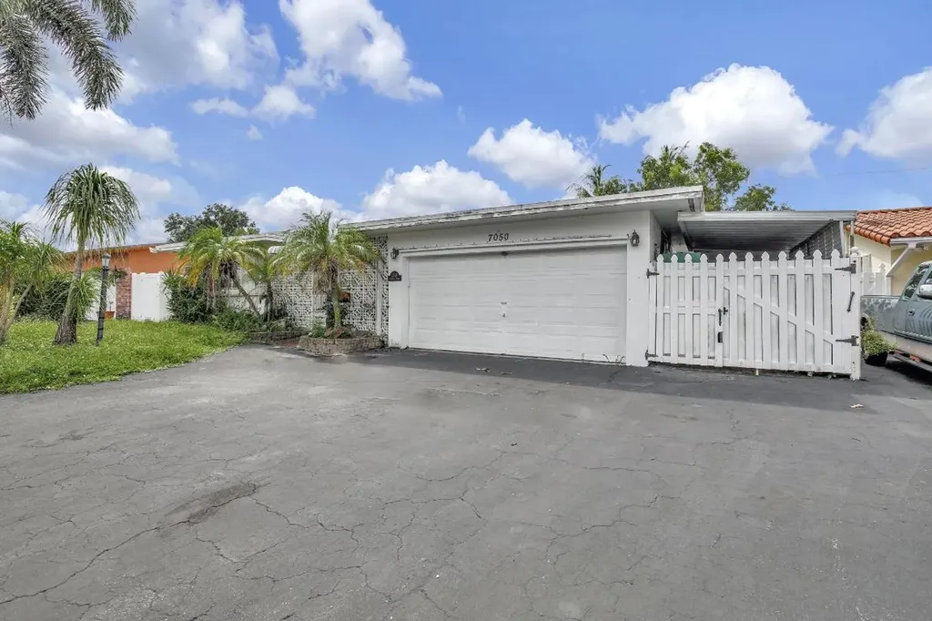7050 SW 10th Court Pembroke Pines FL 33023