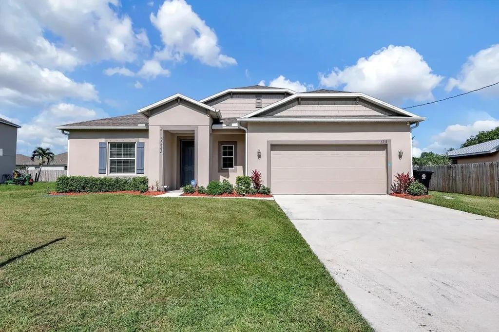 5233 NW Jake Court Port St Lucie FL 34986