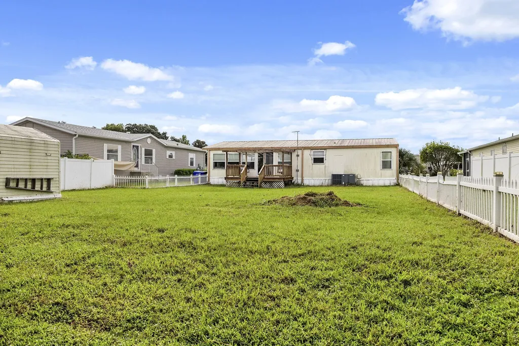 1657 Elkhart Circle Tavares FL 32778