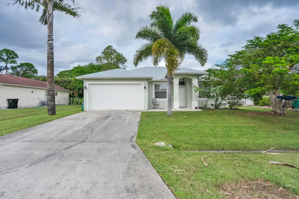 633 SW Grove Avenue Port St Lucie FL 34983