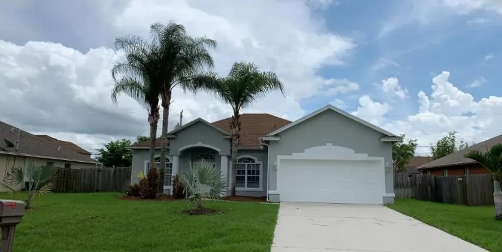 2772 SW Palace Avenue Port St Lucie FL 34987