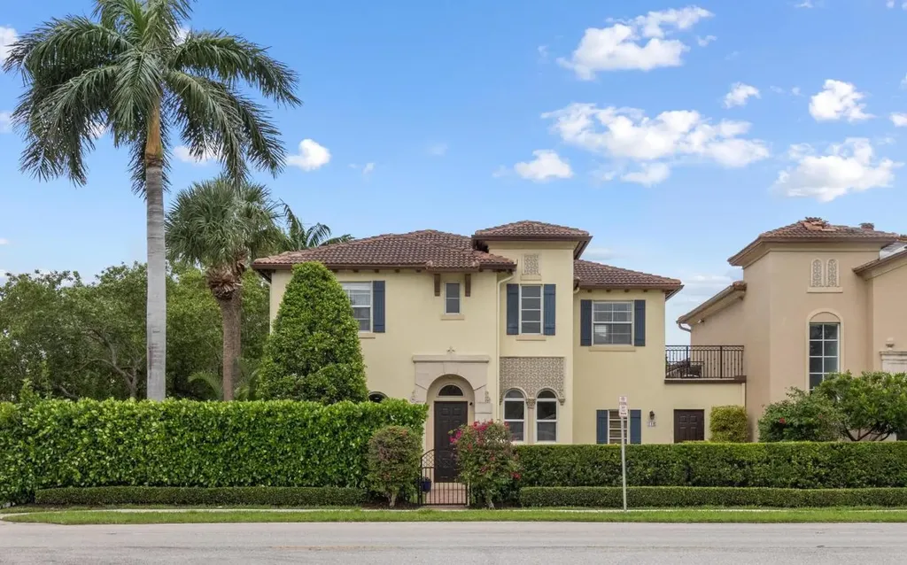 110 Via Floresta Drive Boca Raton FL 33487