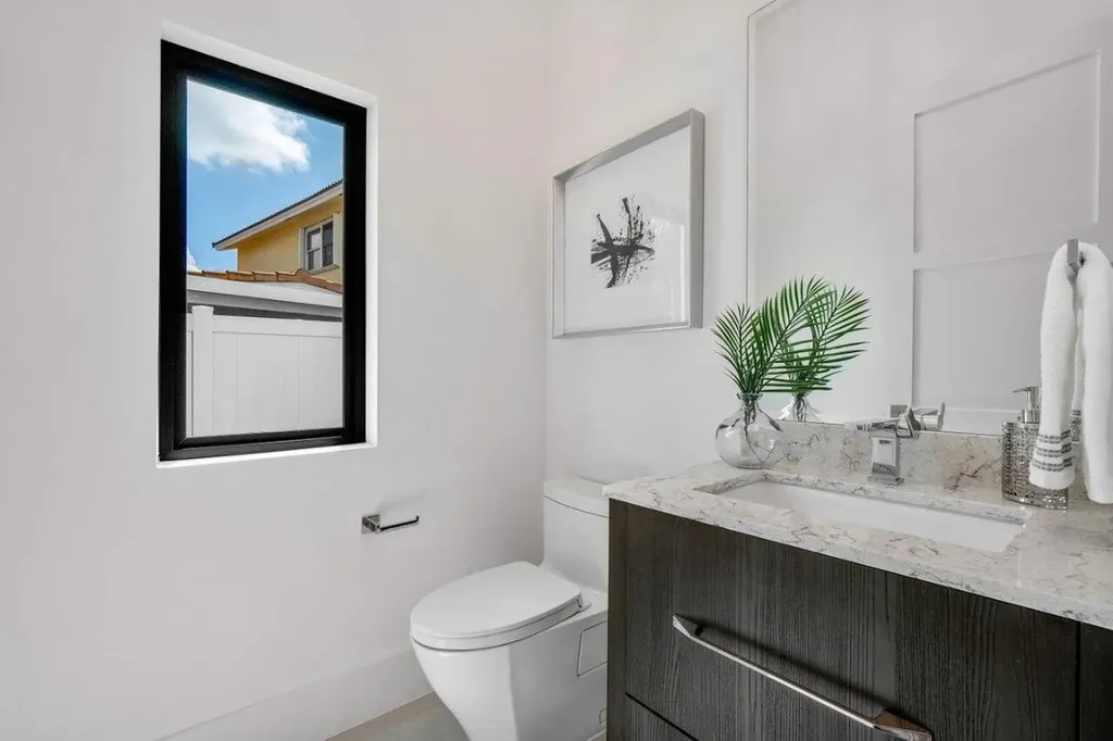2737 NE 18th Street Fort Lauderdale FL 33305