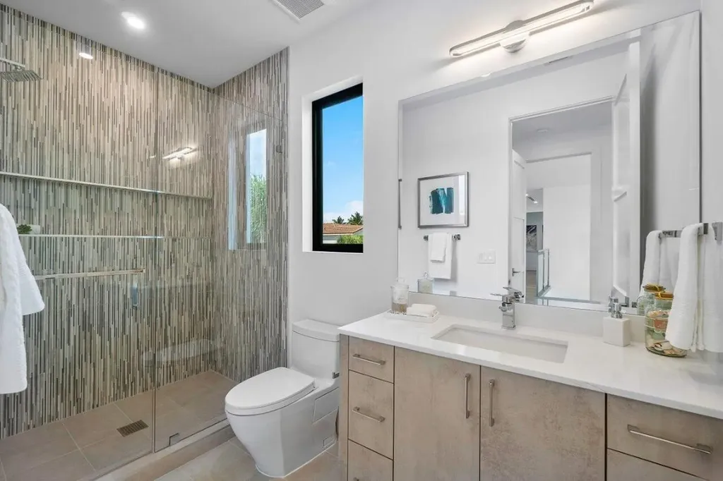 2737 NE 18th Street Fort Lauderdale FL 33305
