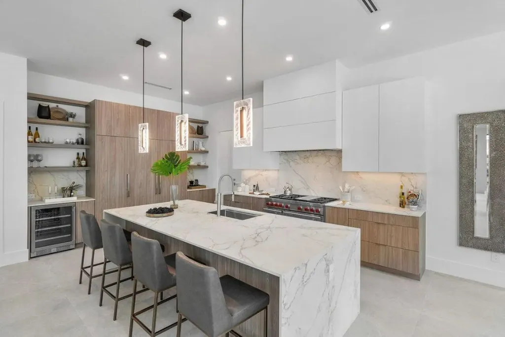 2737 NE 18th Street Fort Lauderdale FL 33305