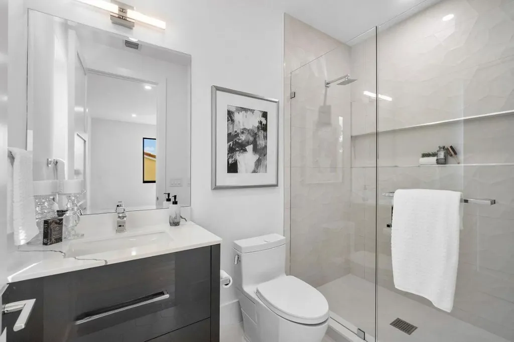 2737 NE 18th Street Fort Lauderdale FL 33305