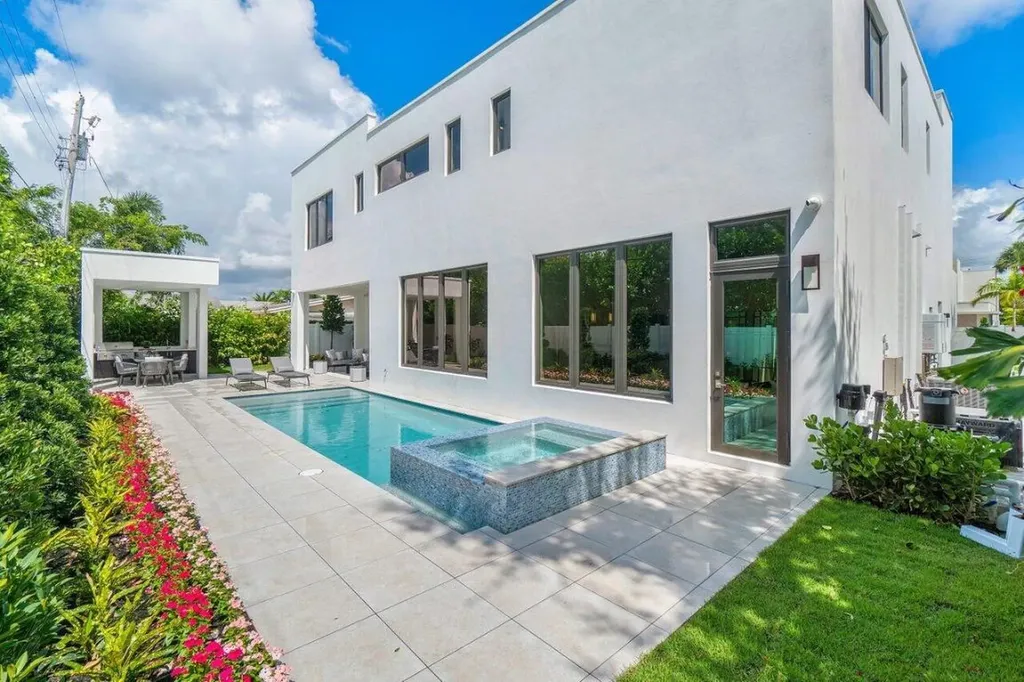 2737 NE 18th Street Fort Lauderdale FL 33305