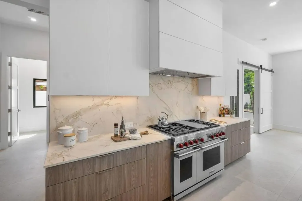 2737 NE 18th Street Fort Lauderdale FL 33305