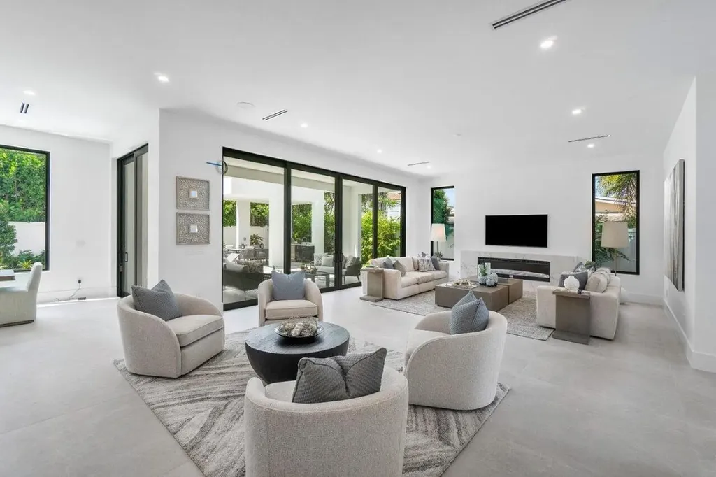 2737 NE 18th Street Fort Lauderdale FL 33305
