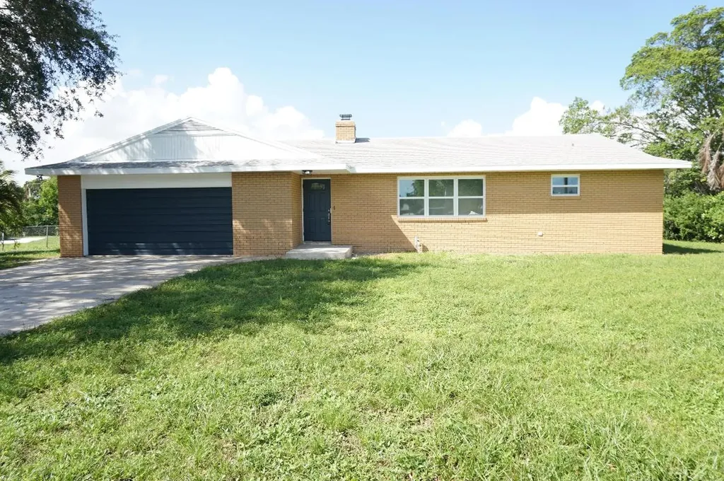 5451 Lakeshore Drive Mangonia Park FL 33407