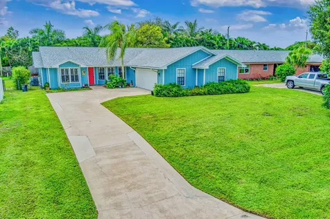 8806 SE Bahama Circle Hobe Sound FL 33455